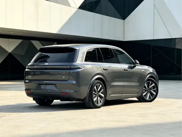 Li Auto L8 — Фото автомобиля 3