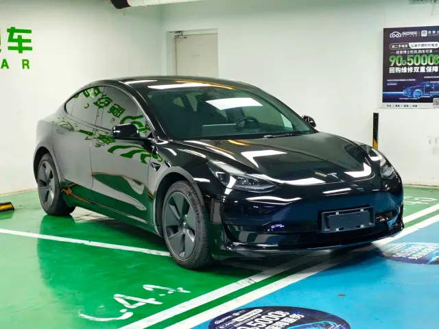 Tesla Model 3 — Фото автомобиля 5