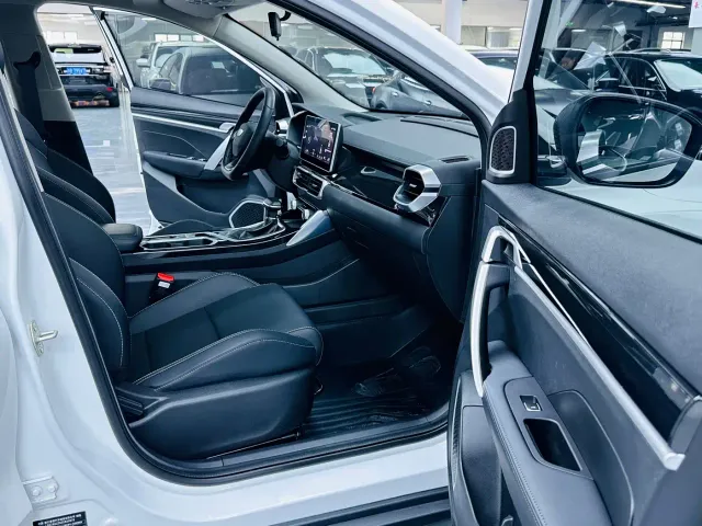 Geely Binyue — Фото автомобиля 8