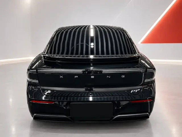 Xpeng P7+ — Фото автомобиля 5