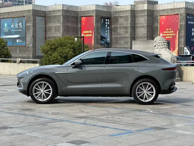 Aston Martin DBX — Фото автомобиля 3