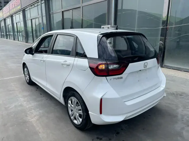 Honda Fit — Фото автомобиля 4