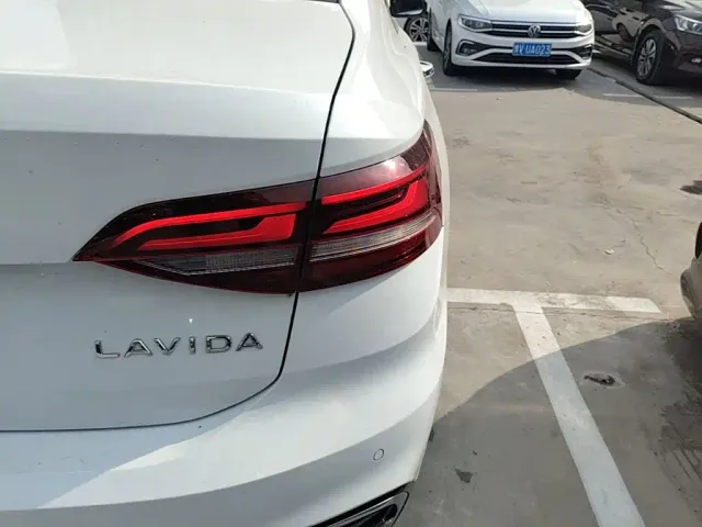 Volkswagen Lavida — Фото автомобиля 7