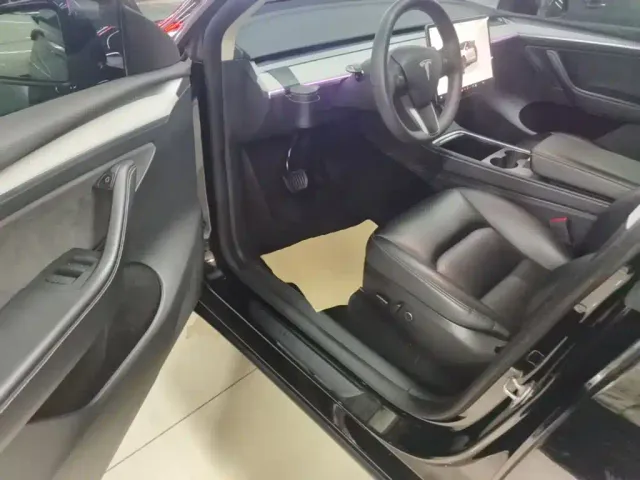 Tesla Model Y — Фото автомобиля 15