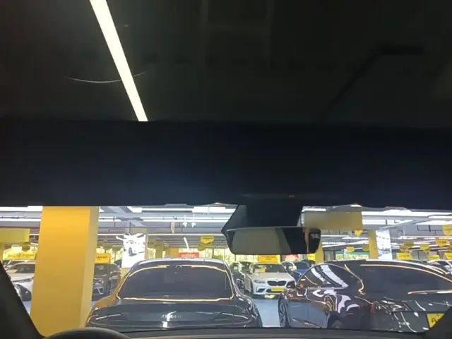 Tesla Model Y L — Фото автомобиля 17