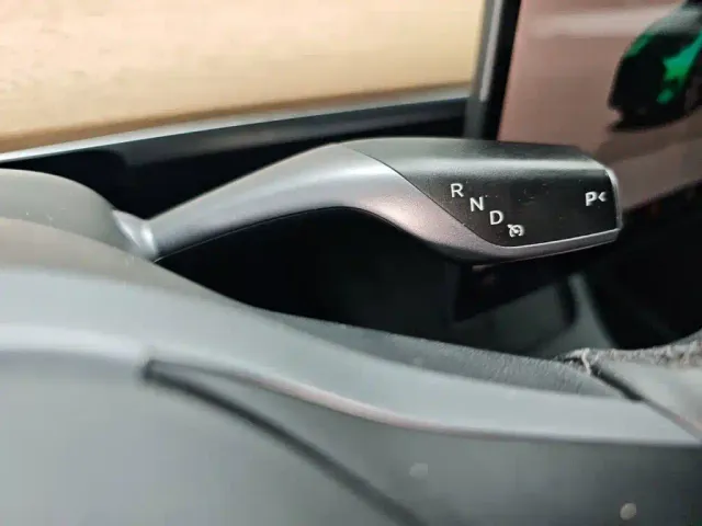 Tesla Model Y — Фото автомобиля 15