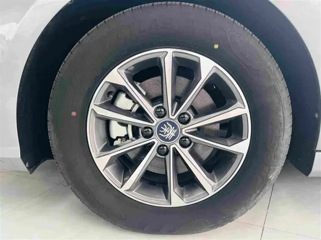 BYD Qin PLUS — Фото автомобиля 6