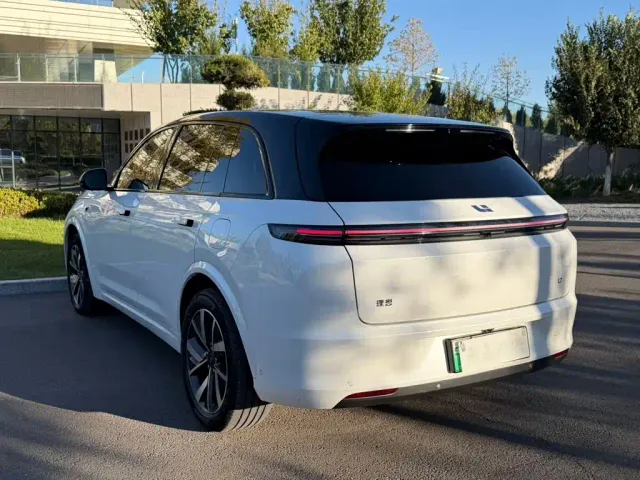 Li Auto L7 — Фото автомобиля 7