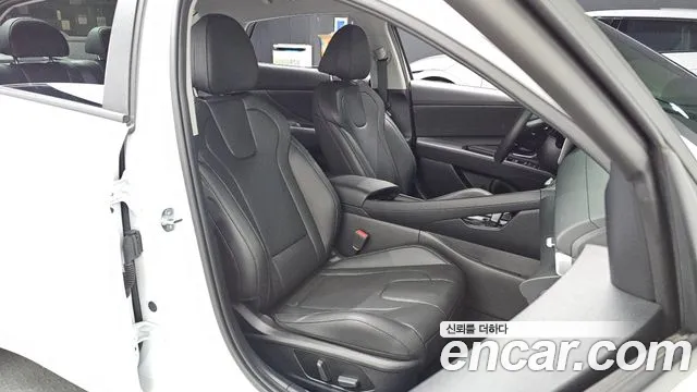 Hyundai Avante CN7 — Фото автомобиля 10