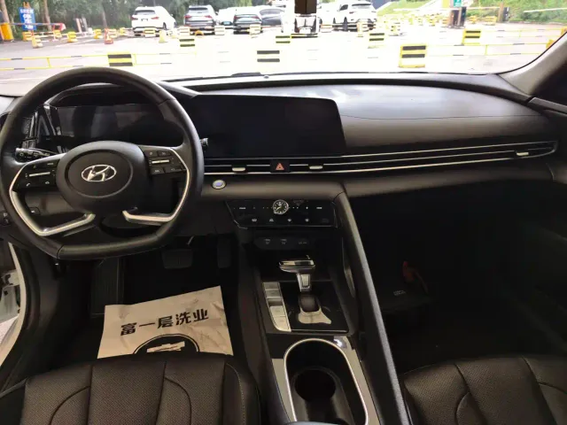 Hyundai Elantra — Фото автомобиля 16