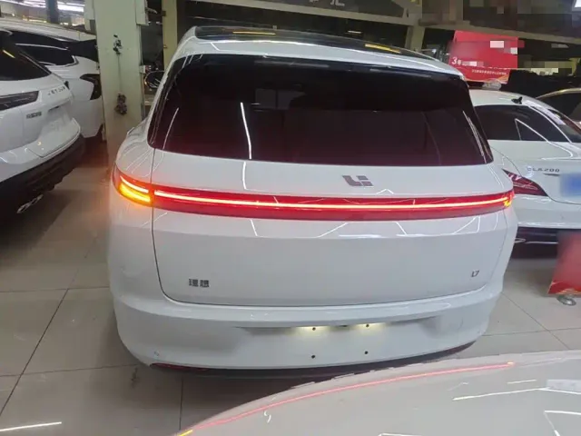 Li Auto L7 — Фото автомобиля 3