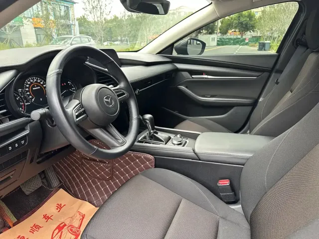 Mazda Axela — Фото автомобиля 4
