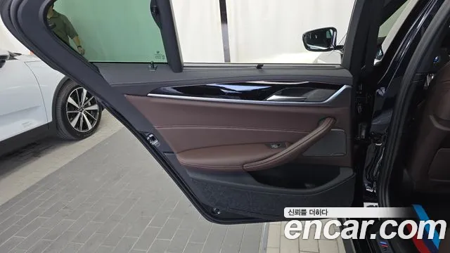BMW 5 Series G30 — Фото автомобиля 14