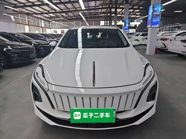 Hongqi E-QM5 — Фото автомобиля 2
