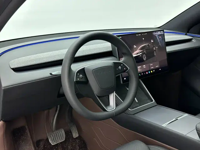 Tesla Model Y L — Фото автомобиля 10
