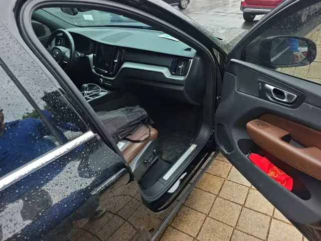 Volvo XC60 — Фото автомобиля 19