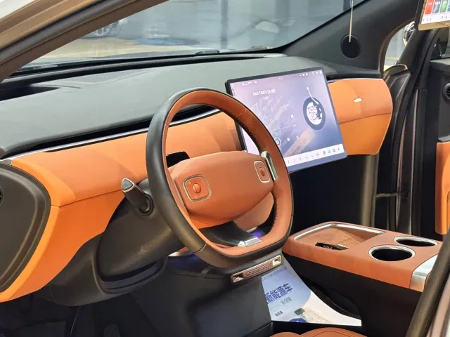 Changan Qiyuan E07 — Фото автомобиля 8
