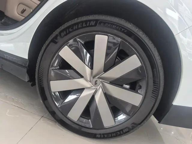 Li Auto i6 — Фото автомобиля 21