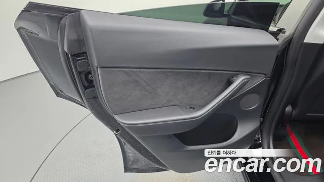 Tesla Model Y — Фото автомобиля 7