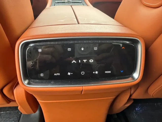 Aito M9 — Фото автомобиля 11