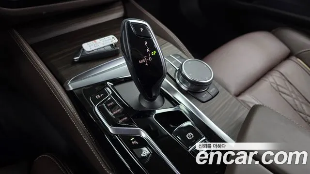 BMW 5-Series — Фото автомобиля 9