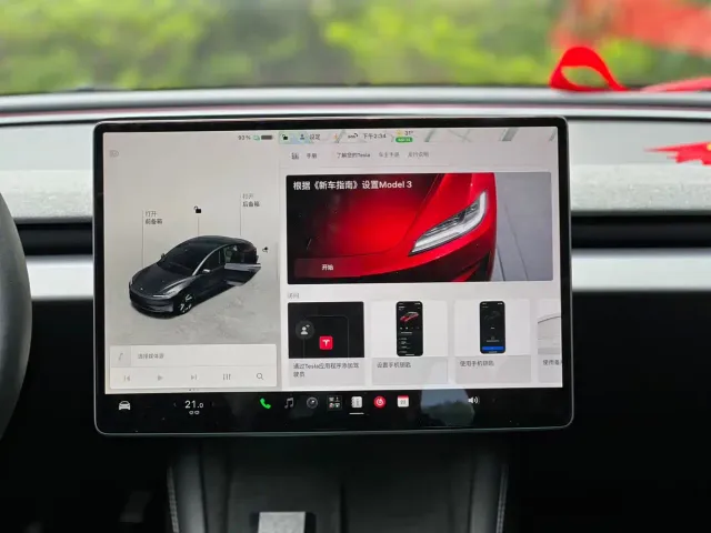 Tesla Model 3 — Фото автомобиля 12