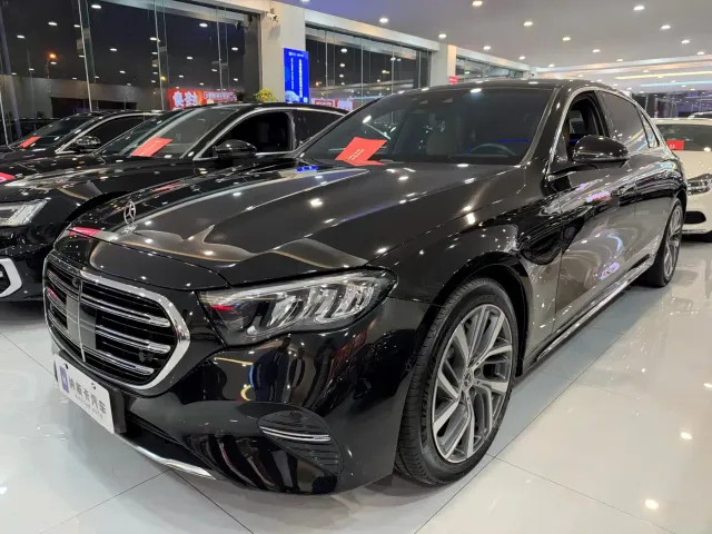 Фотография автомобиля — Mercedes-Benz E-Class