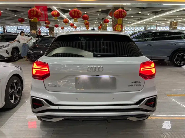 Audi Q2L — Фото автомобиля 5
