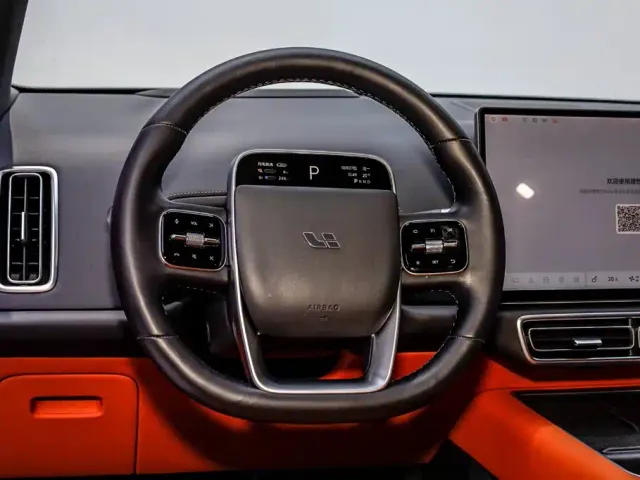 Li Auto L8 — Фото автомобиля 25