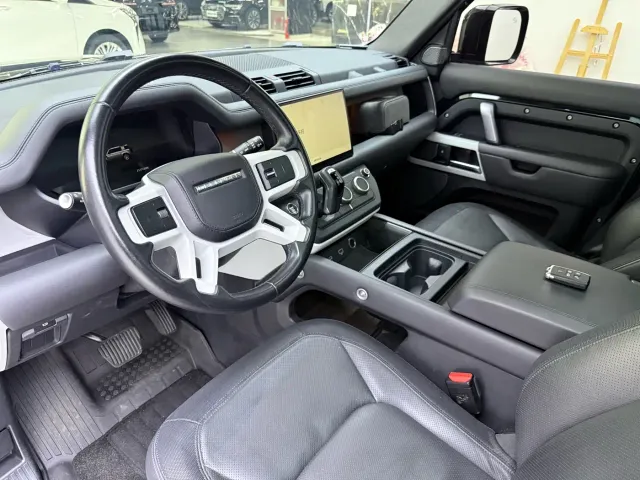 Land Rover Defender — Фото автомобиля 17