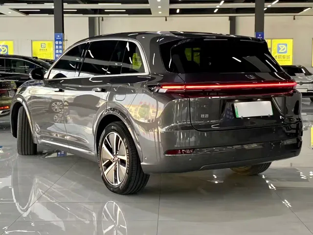 Li Auto L7 — Фото автомобиля 8