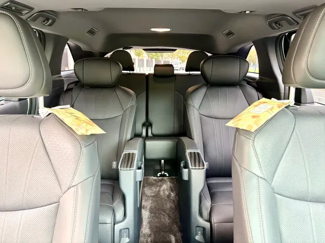 Toyota Sienna — Фото автомобиля 12