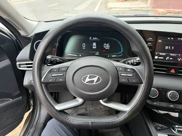 Hyundai Elantra — Фото автомобиля 3