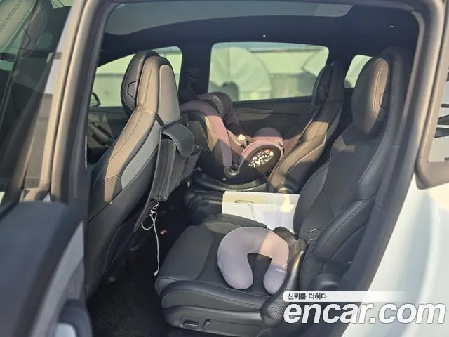Tesla Model Y — Фото автомобиля 11