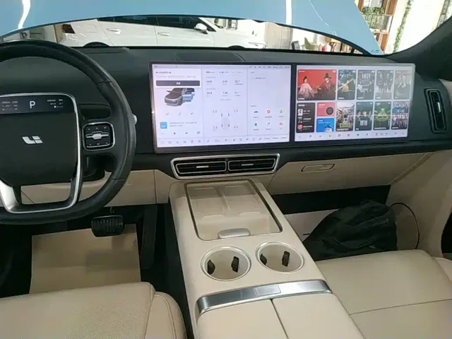 Li Auto L8 — Фото автомобиля 12