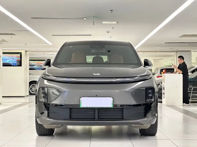 Li Auto L6 — Фото автомобиля 2
