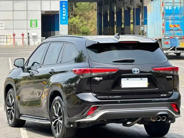 Toyota Crown Kluger — Фото автомобиля 17