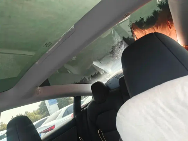 Tesla Model 3 — Фото автомобиля 3