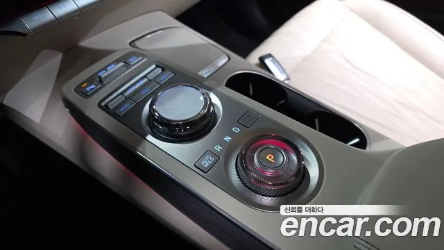 Genesis GV70 — Фото автомобиля 12