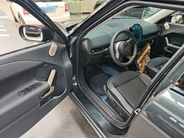 MINI Electric MINI ACEMAN — Фото автомобиля 15