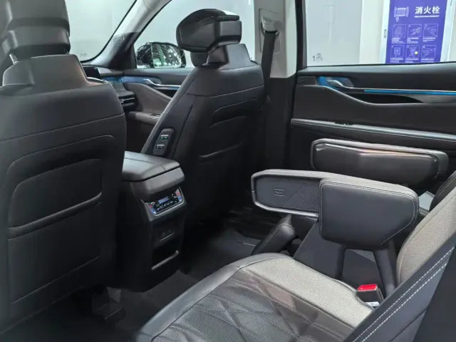 Ford Edge — Фото автомобиля 5