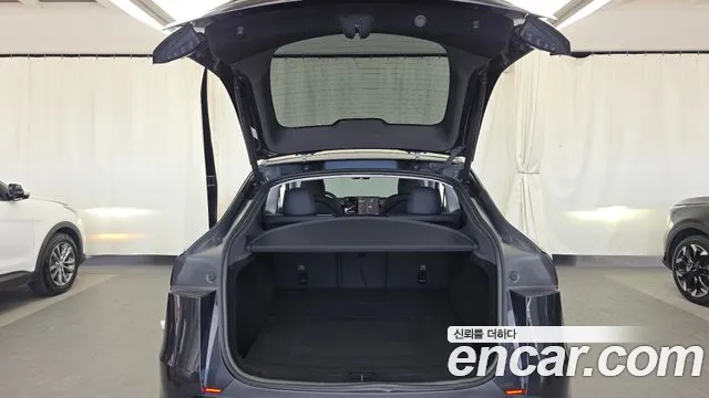 Tesla Model Y — Фото автомобиля 20