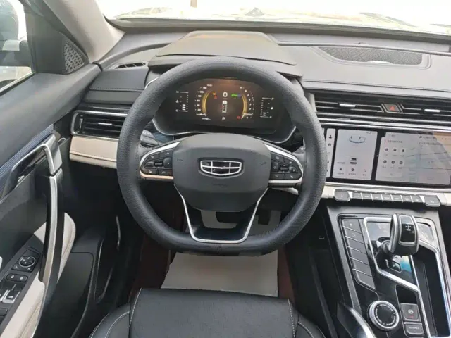 Geely Boyue — Фото автомобиля 10