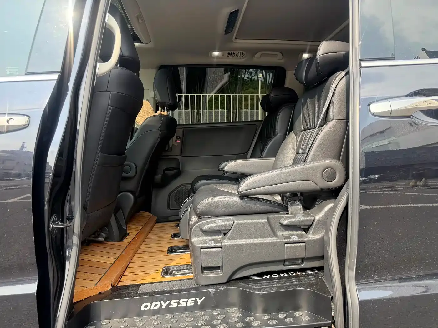 Honda Odyssey 2022 2.0L e:HEV Sharp·Prestige Edition — Фото автомобиля 10