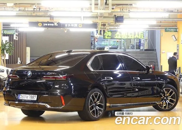 BMW 7-Series — Фото автомобиля 2