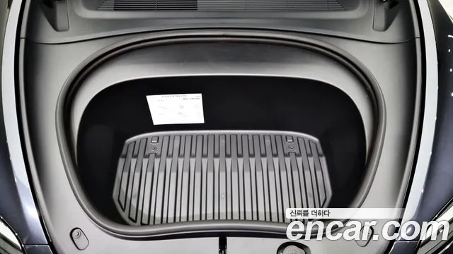 Tesla Model 3 — Фото автомобиля 6