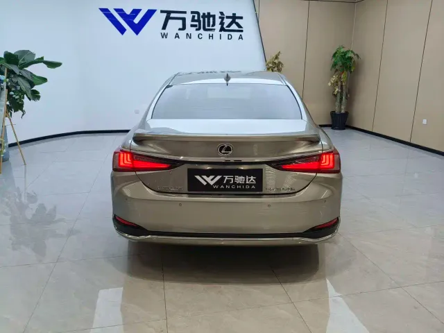 Lexus ES — Фото автомобиля 6
