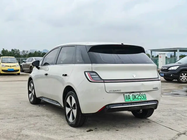 Baojun Cloud — Фото автомобиля 6