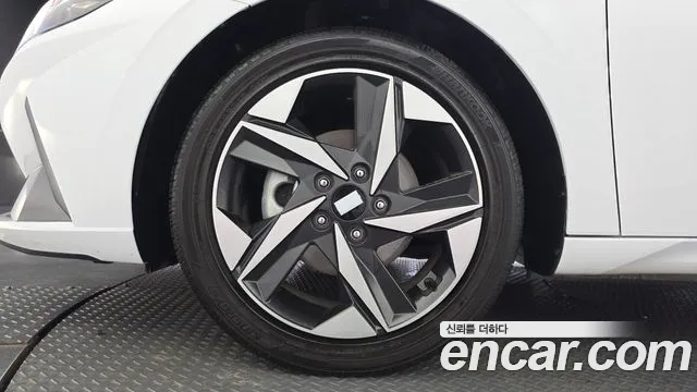 Hyundai AVANTE Avante (CN7) — Фото автомобиля 5