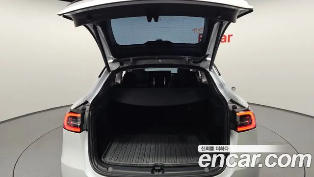 Tesla Model Y — Фото автомобиля 20